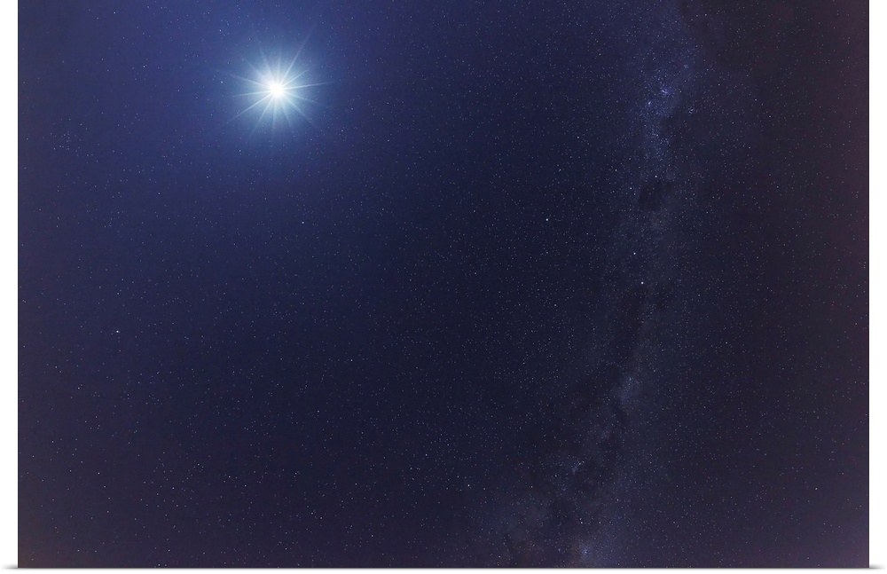 The Moon and the Milky Way in an ultra widefield of view.