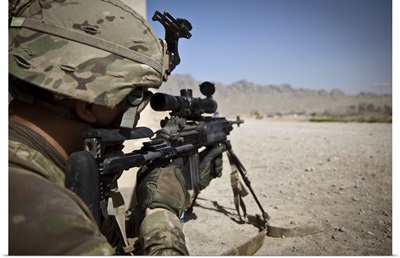 U.S. Army sniper pulls security using an Mk14 Enhanced Battle Rifle