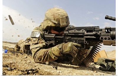 US Air Force Soldier Fires The Mk48 Super SAW Machine Gun