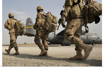 US Army Soldiers Make Their Way To A C-130 Hercules