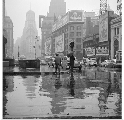 A rainy day in Times Square, New York City, 1943