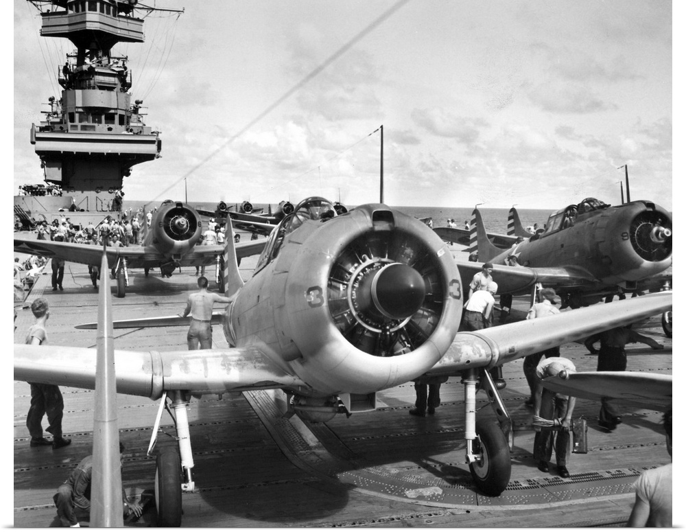 Flight deck of an American aircraft carrier during World War II. Photograph, 1942.