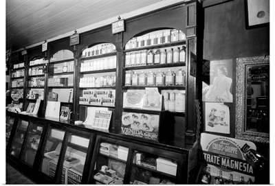 Apothecary shop at 10 Greenwich Street in New York City, 1940