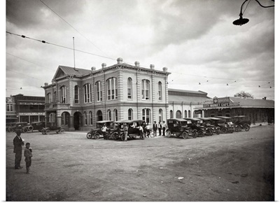 Cars parked on the square in Laredo, Texas, c1925