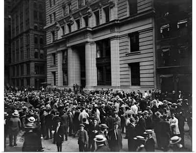 Crowd of men involved in curb exchange trading on Broad Street in New York City, 1906