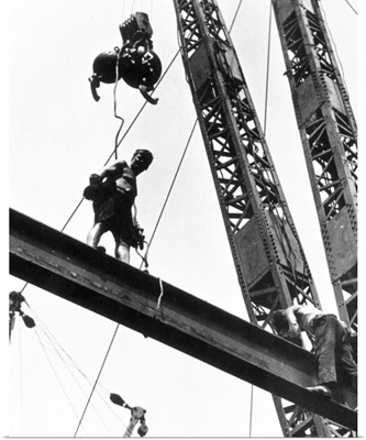 Empire State Building, 1930, Steel workers on girders at Empire State Building