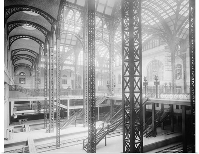 The concourse in Penn Station in New York City, 1910