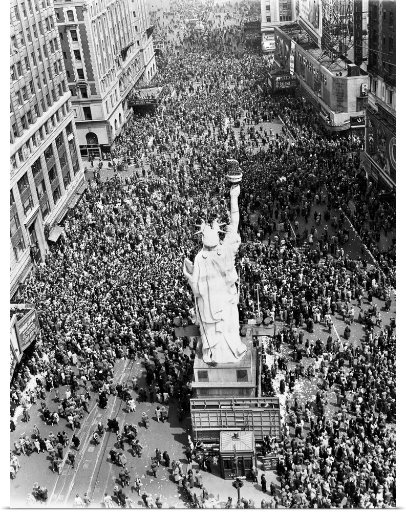 Aerial view of the crowd gathered in Times Square, New York, to celebrate the Allied victory in Europe. Photograph, 8 May ...