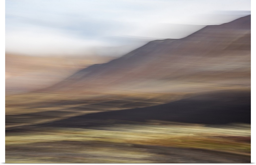 Blurred image of a mountain landscape, with an ethereal feeling.