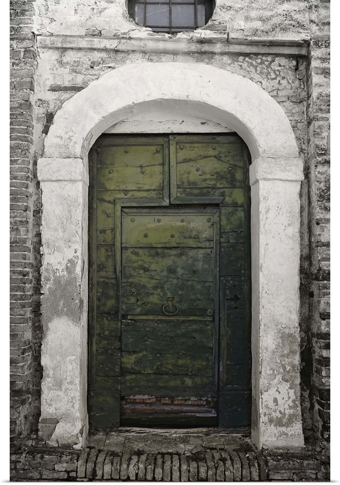 A green door Penne, a comune in the province of Pescara, in the Abruzzo Region of central Italy. It sits in the hills betw...