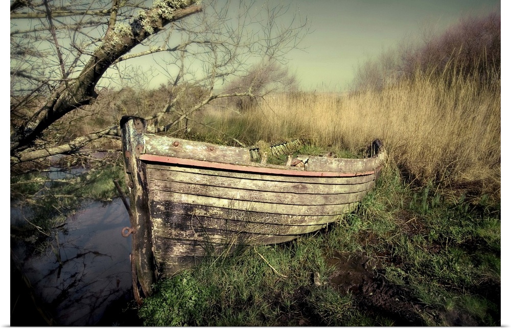 An old abandoned row boat in Newport.