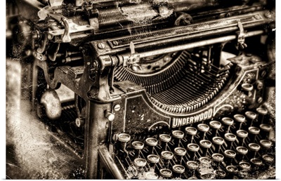 An old fashioned Underwood typewriter