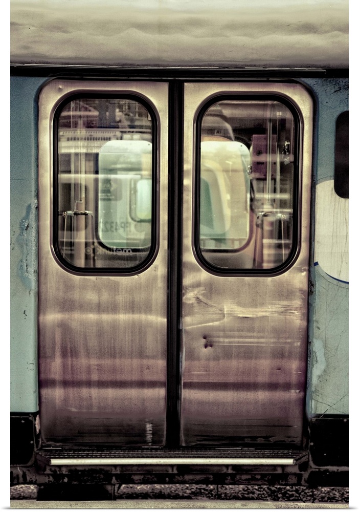 doors to a train carraige