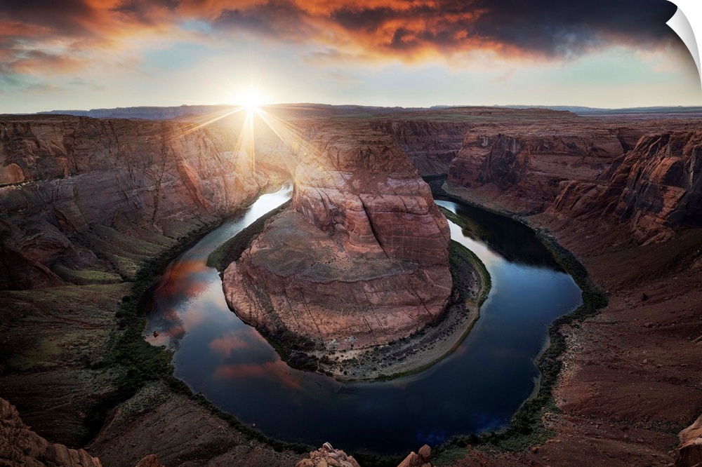 A dynamic shot of horseshoe bend in Arizona.