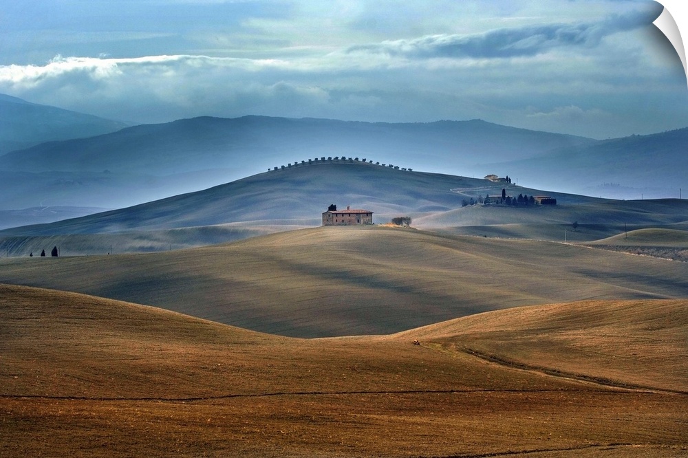 Farmhouse in the middle of the country landscape, Tuscany.