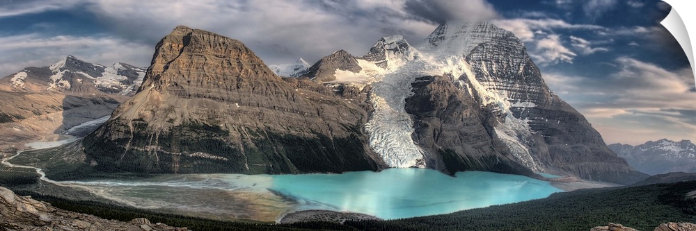 Berg Lake, Mount Robson Provincial Park, British Columbia, Canada