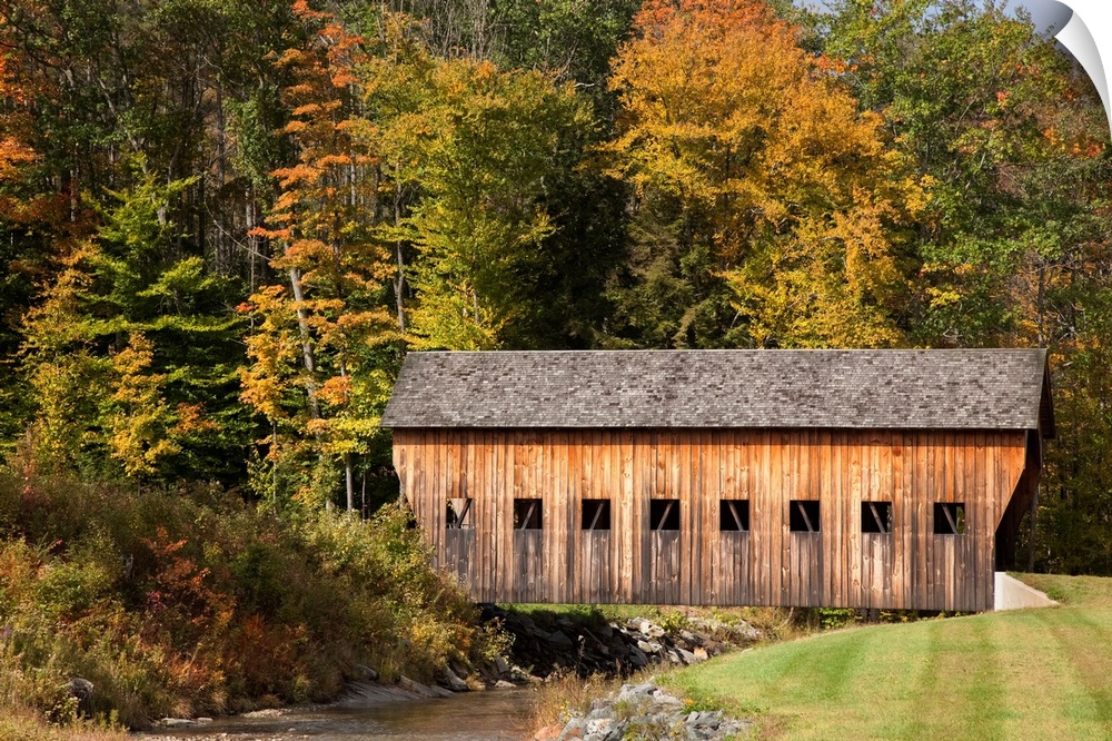 Covered bridge in Vermont during autumn, Hammondsville, Vermont, United States of America.
