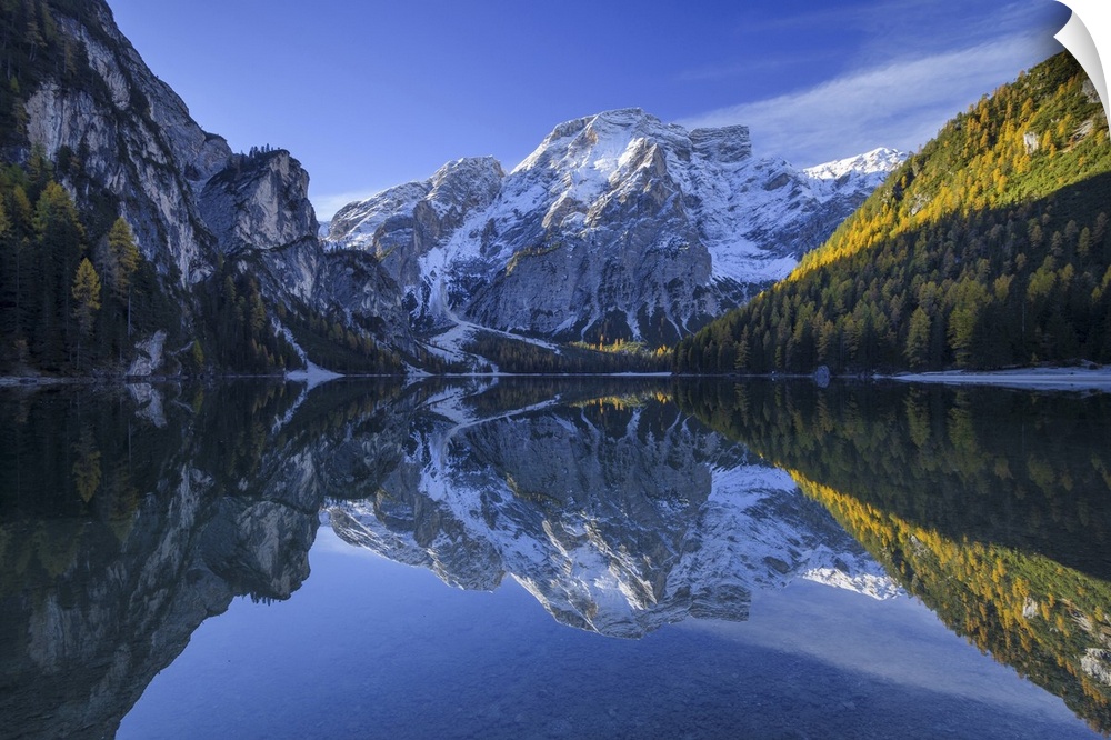 Croda del Becco (Seekofel) reflected in Braies Lake in autumn, Prags Dolomites, South Tyrol, (Bozen Province) Trentino Alt...