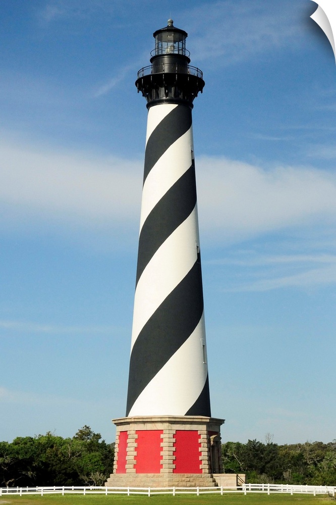 Daytime view of Cape Hatteras Lighthouse.