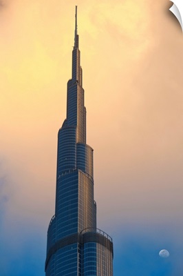 Dubai, Uaedetail Of The Burj Khalifa With Moon Rising Behind