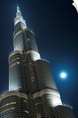 Dubai, Uaemoon And Moving Clouds Behind The Burj Khalifa At Night