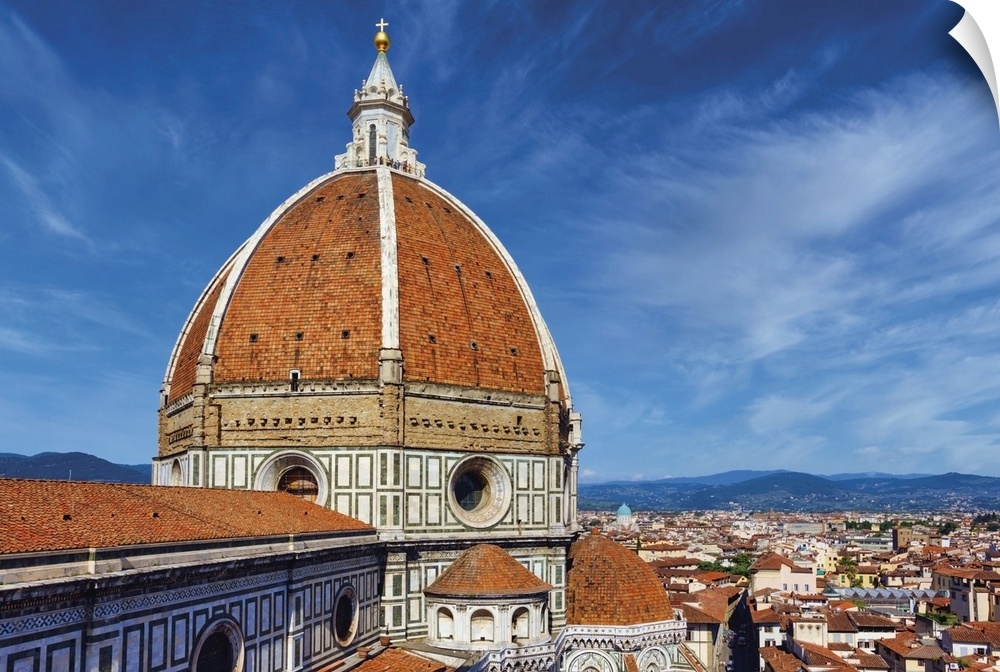 Florence, Tuscany, Italy. Filippo Brunelleschi's Dome of the Duomo, or cathedral. Basilica di Santa Maria del Fiore. The h...