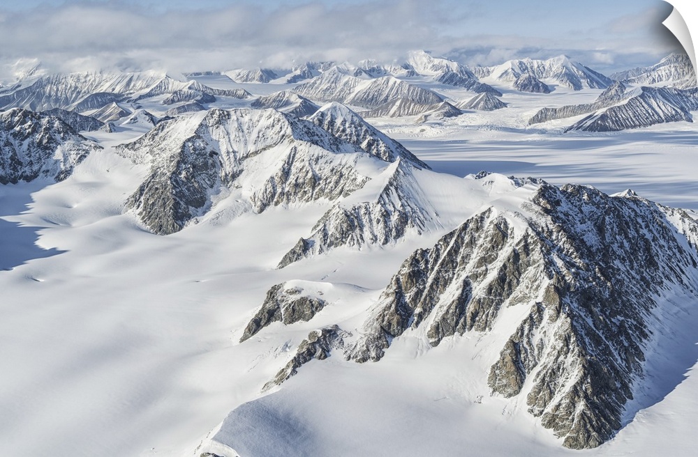 Glaciers and mountains of Kluane national park and reserve, near Haines junction, Yukon, Canada.