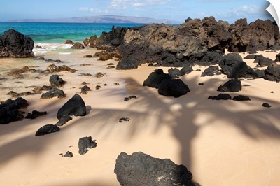 Hawaii, Maui, Makena, Beautiful Clear Ocean Near Lava Rock