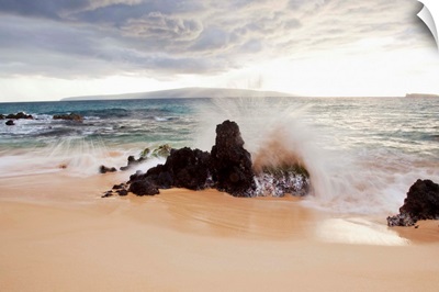 Hawaii, Maui, Surf Crashes Onto Big Beach