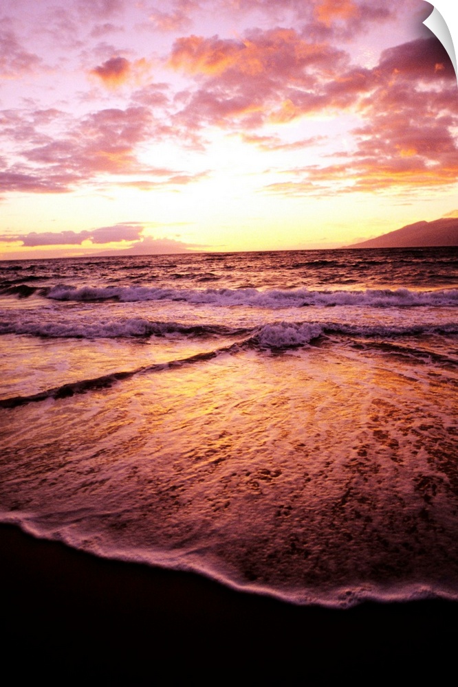 Hawaii, Maui, Wailea Beach At Sunset, Pink Clouds And Reflections On Water