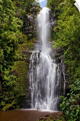 Hawaii, Maui, Wailua Falls, Large Falls With Lush Foliage