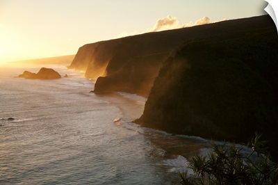 Hawaii, North Kohala, Pololu and Honokane Niu Valleys at sunrise from Pololu Lookout