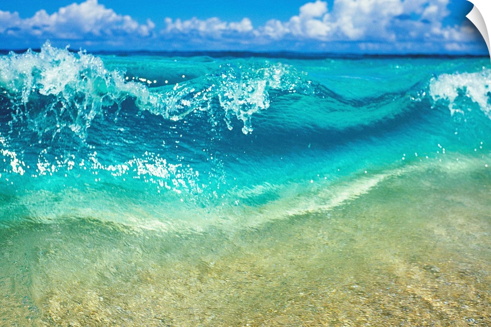 Hawaii, Ripple Of Crystal Clear And Turquoise Water