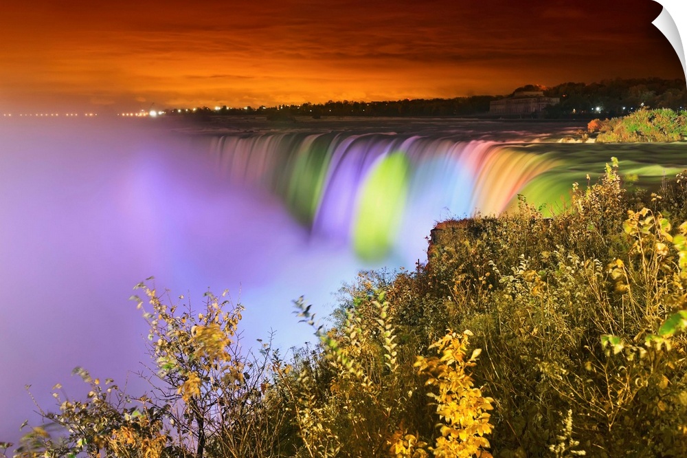Horseshoe falls lit up at night, Niagara falls ontario canada