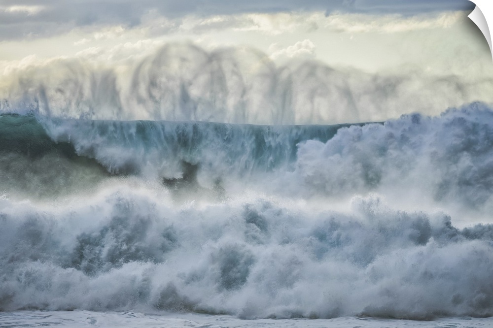 Huge waves crashing near the shores of Oahu, Hawaii, united states of America.