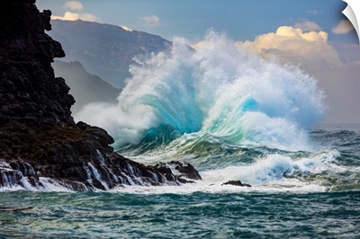 Large Waves On The Na Pali Coast Of The Hawaiian Islands, Kauai, Hawaii
