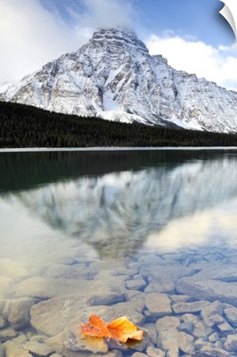 Lower Waterfowl Lake Along The Icefields Parkway In Banff National Park, Alberta