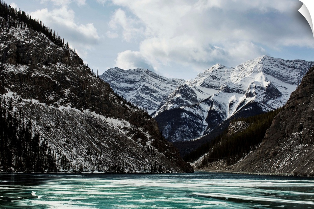Mountains and frozen lake in winter, Bow Valley Wildland. Alberta, Canada.