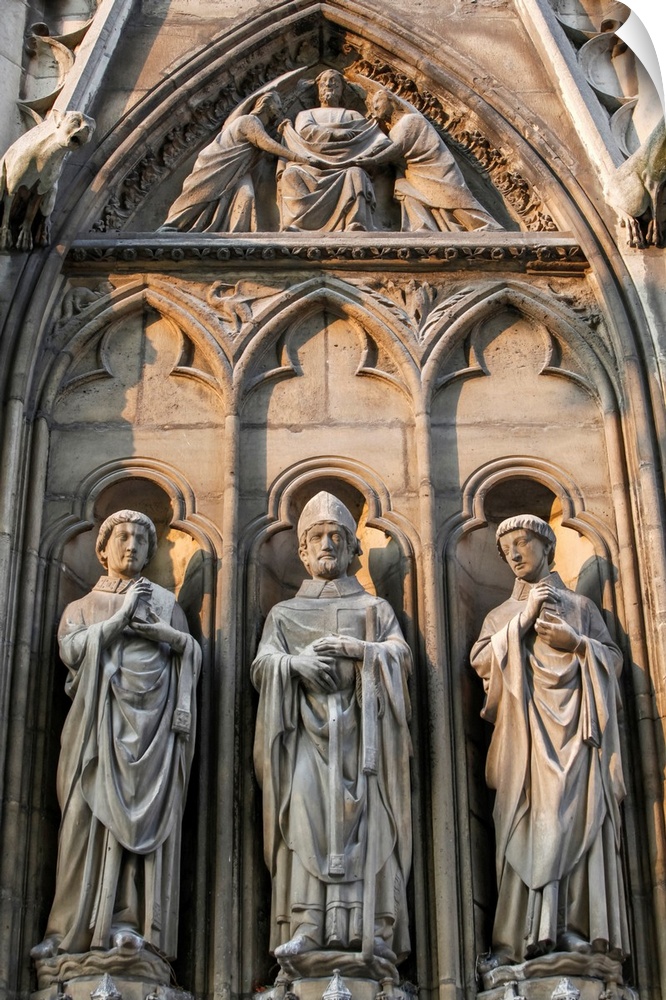 Notre Dame Cathedral. South facade. Apostle sculptures.