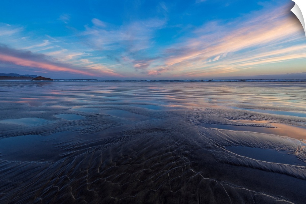 Sunset over Long Beach, Pacific Rim National Park Reserve; Tofino, British Columbia, Canada