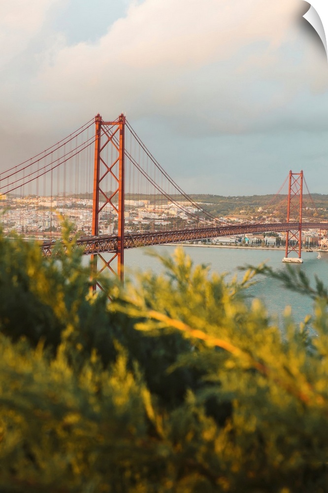 The 25 de Abril Bridge crossing the Tagus River, connecting Lisbon and Almada, Lisbon, Estremadura, Portugal