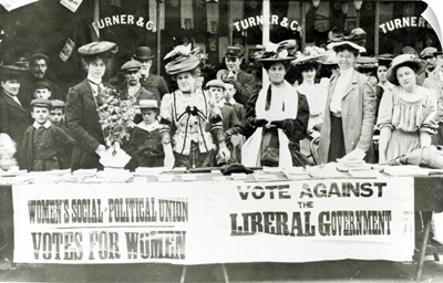 Suffragettes at a campaign stand, c.1910
