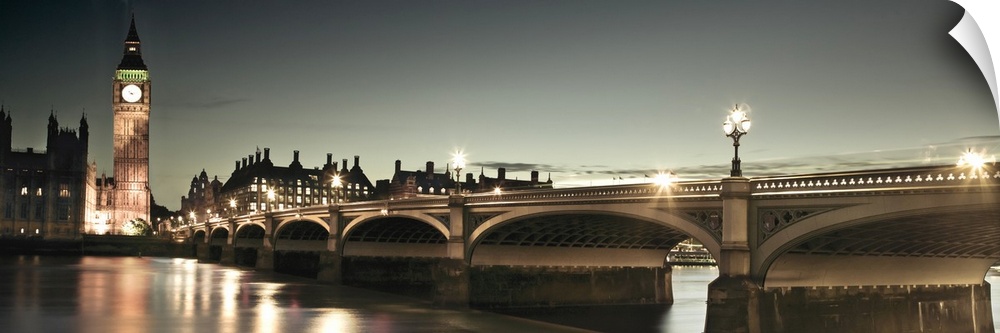 A panoramic photograph of the Westminster Bridge next to Big Ben in London, England at night.