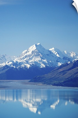 Aoraki / Mt Cook and Lake Pukaki, South Canterbury, South Island, New Zealand