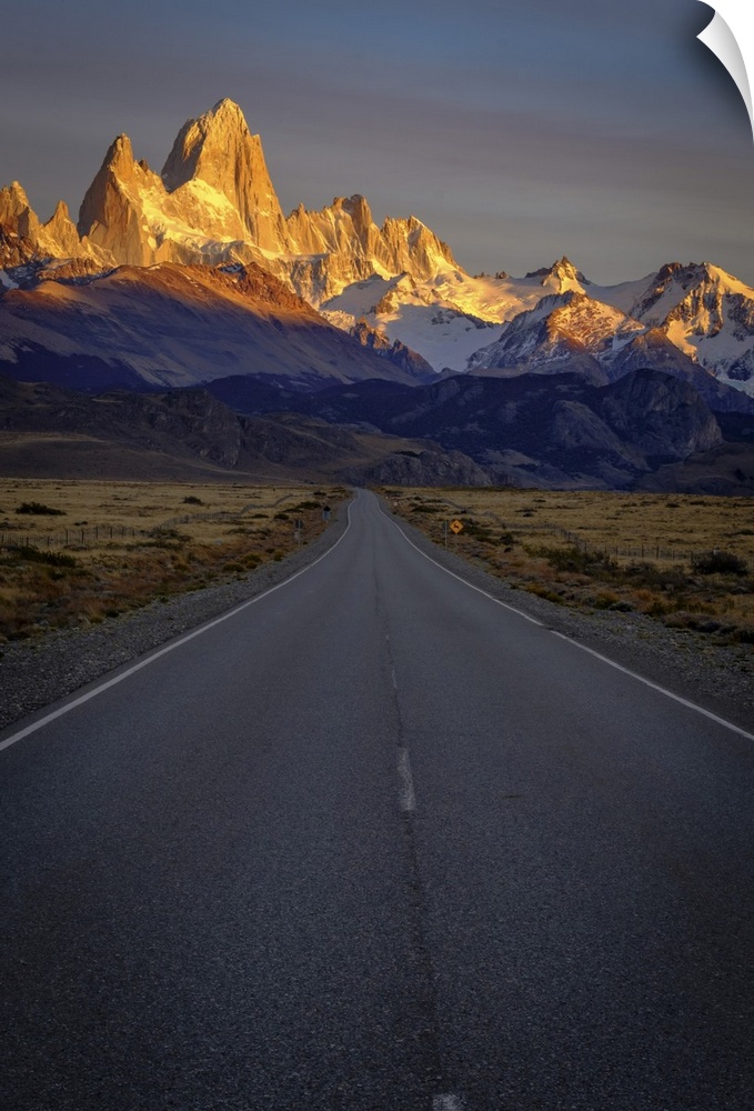 Argentina, Patagonia. Fitz Roy, highway