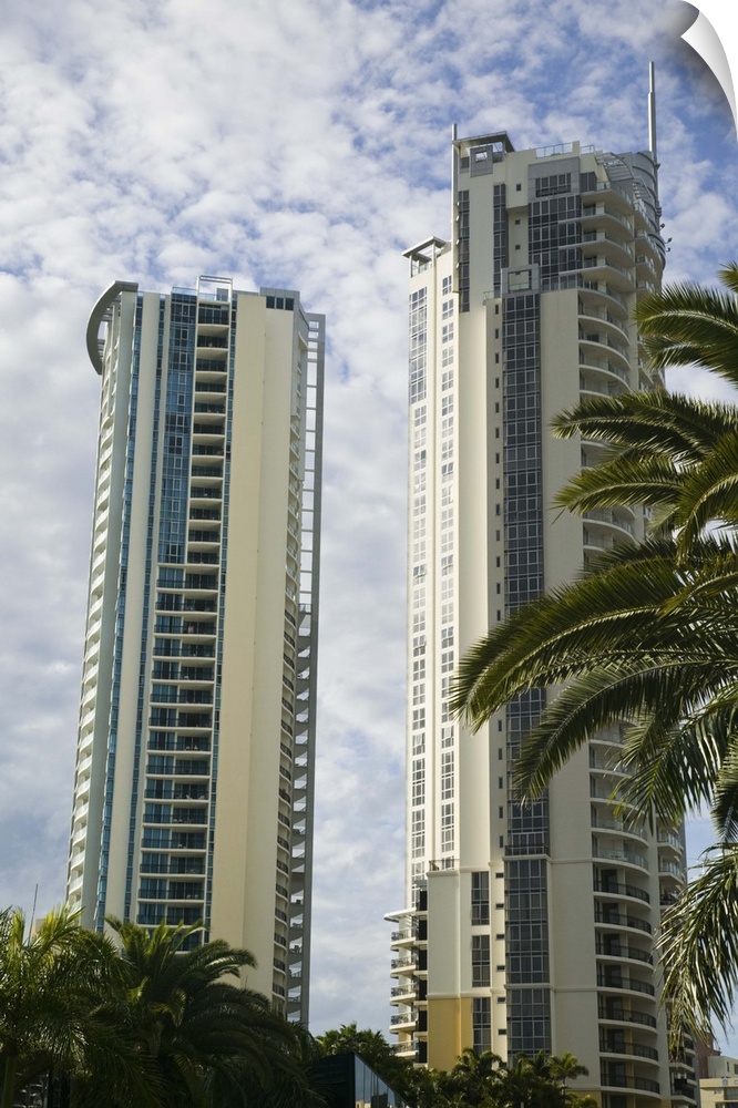 AUSTRALIA, Queensland, Gold Coast, Surfer's Paradise. High rise apartment buildings.
