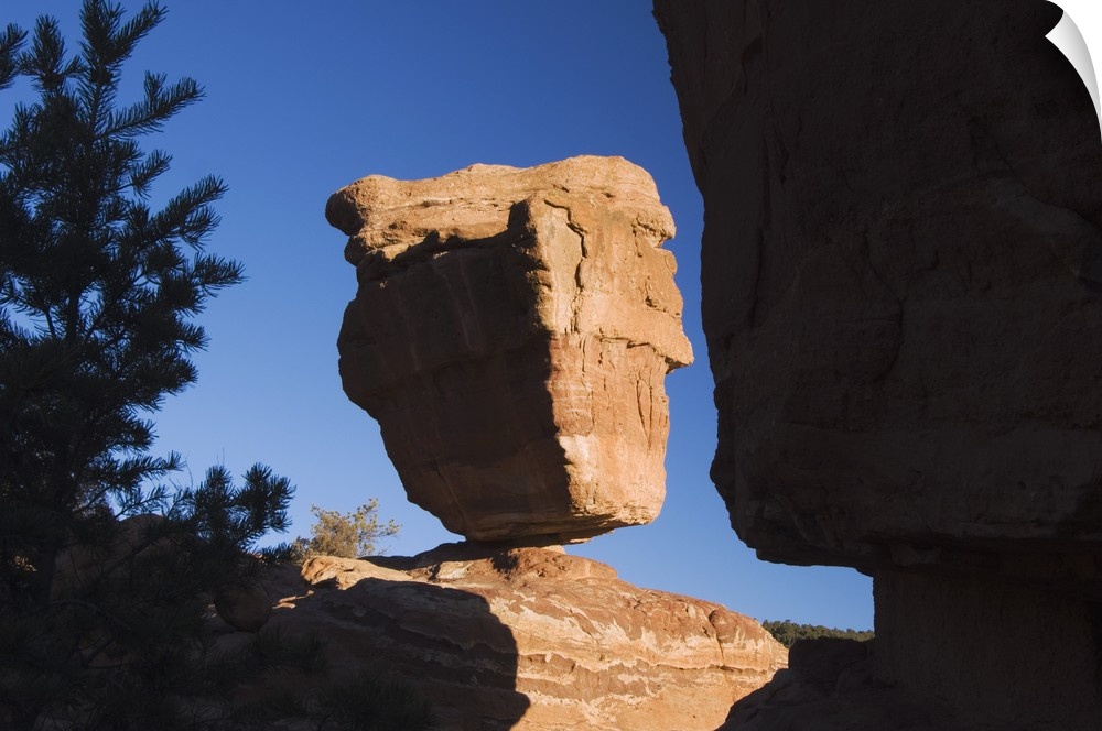 Balanced Rock Rock Formation, Garden of The Gods National Landmark, Colorado Springs, Colorado, USA, February 2006