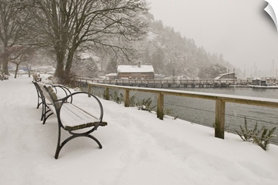 British Columbia, Horseshoe Bay, Heavy snowfall creates picturesque wintry scene