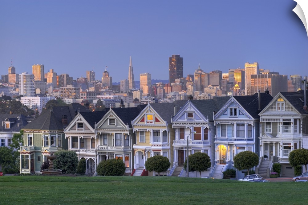 USA, California, San Francisco. Famous view of the city from Alamo Square Park.