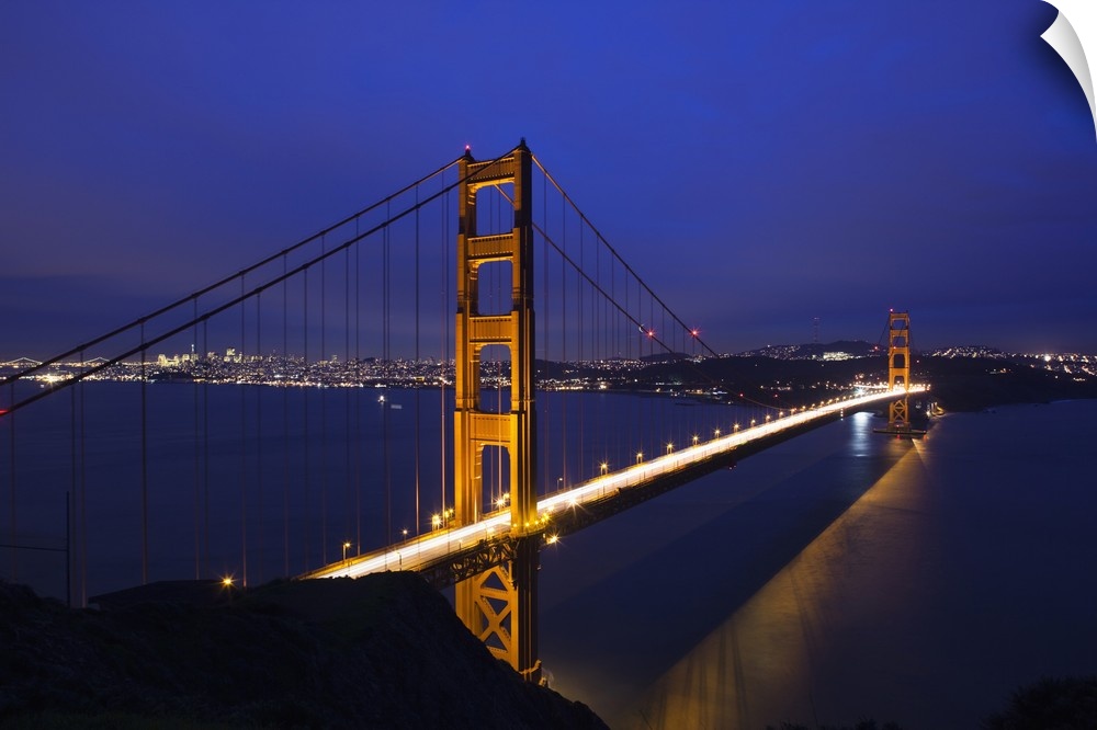 USA, California, San Francisco, Golden Gate National Recreation Area, Golden Gate Bridge, evening